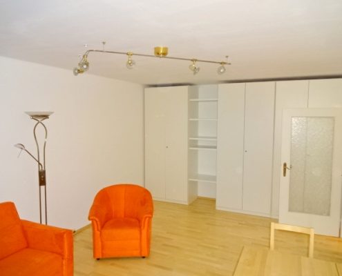 1030 Teilmoebliertes Wohnzimmer Mietwohnung