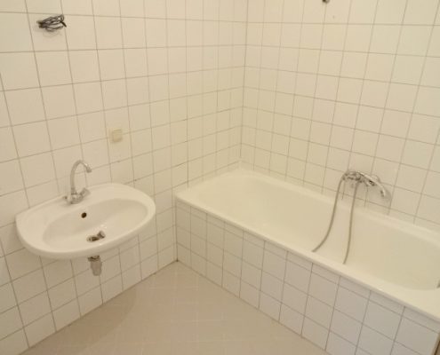 1160 Altbauwohnung Bad