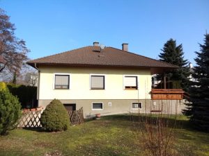 Einamilienhaus Mit Großem Garten