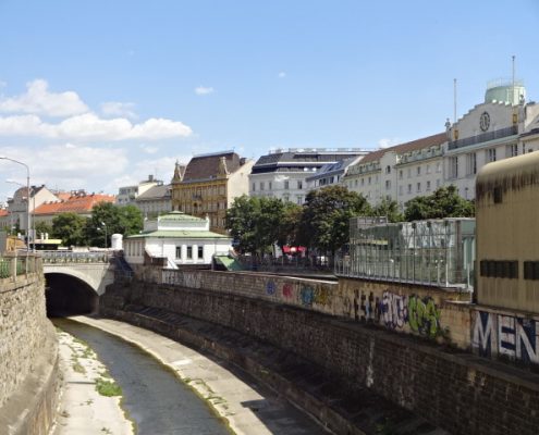 Klassische Altbauwohnung in 1060 Wien