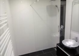 Modernes Badezimmer