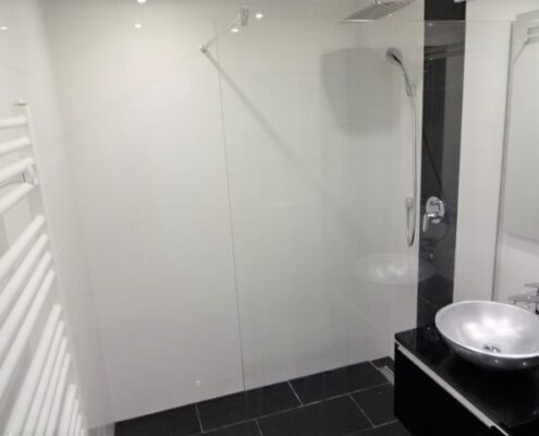 Modernes Badezimmer