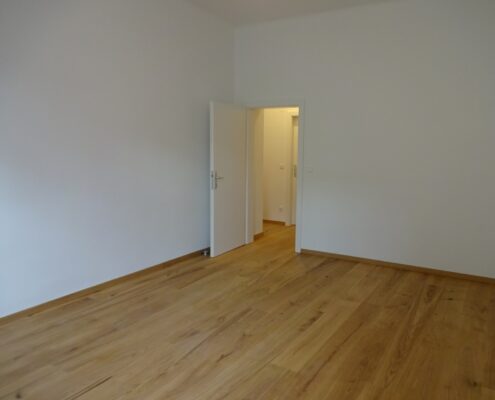 Wohnungssanierung-Altbauzimmer-nach-Sanierung