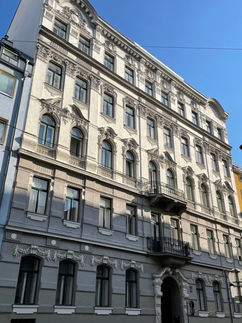 Wohnungsverkauf 1060 Wien, Altbauwohnung mit Balkon