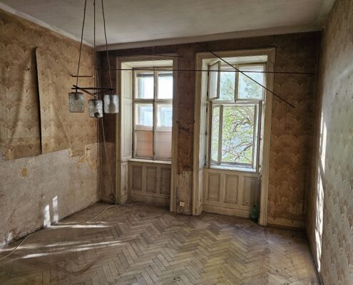 Wohnungszusammenlegung-Fenster-vor-Sanierung