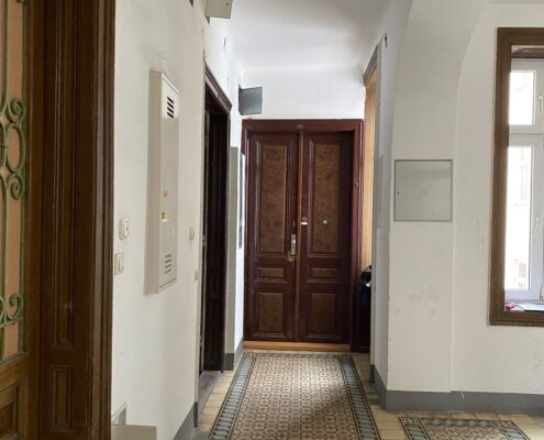 Wohnungszusammenlegung alte Wohnungseingangstüren