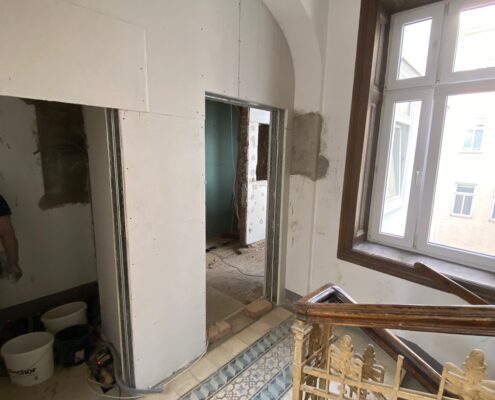 Wohnungszusammenlegung neue Wohnungseingangstür Baustelle