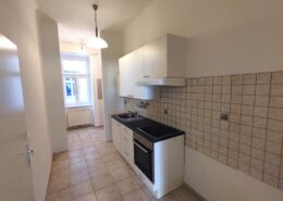 Teilsanierte Wohnung Küche