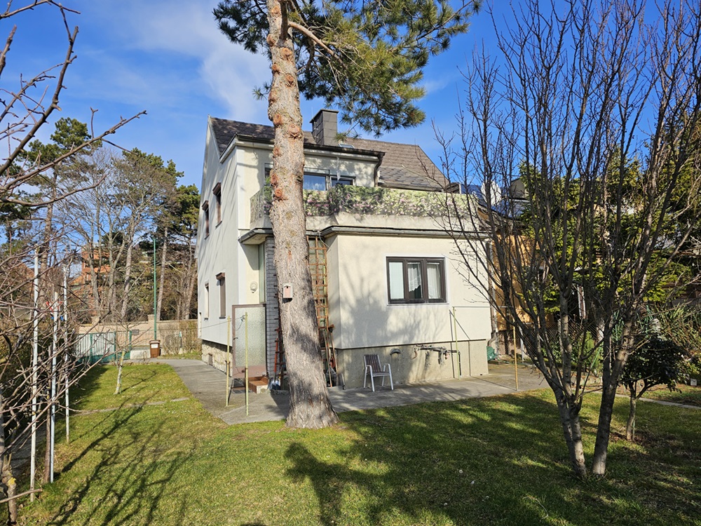 Hausverkauf Mödling, sanierungsbedürftiges Haus mit Terrasse und Garten in Ortsrandlage