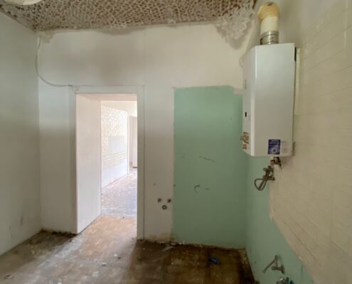 Vorher: leere Wohnung ohne Bad Vorher: leere Wohnung ohne Bad