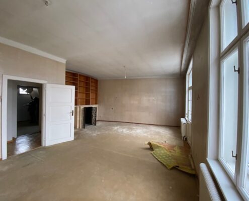 Großes Zimmer vor Sanierung