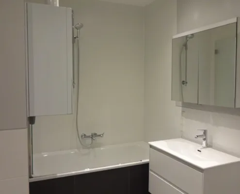 Badsanierung 1040 Wien – fertiges Badezimmer Badsanierung 1040 Wien – fertig saniertes Badezimmer nach kompletter Modernisierung durch Brehm Immobilien