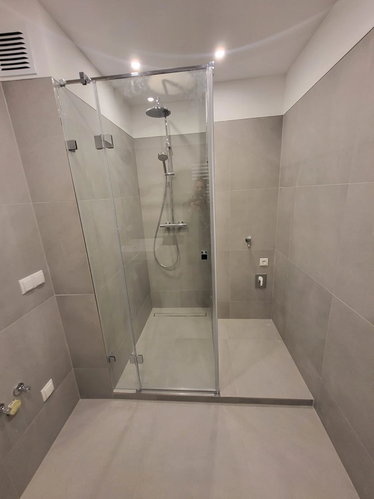 Badsanierung 1190 Wien – modernisiertes Bad Badsanierung 1190 Wien – Badmodernisierung durch Baumeisterbegleitung